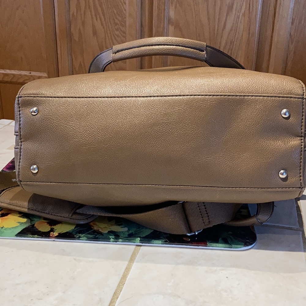 Kenneth Cole Reaction Tote - Picture 4 of 5